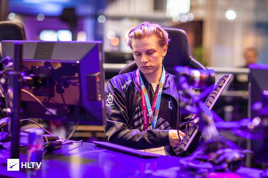 中国电竞产业收入突破290亿元 广深俱乐部成数字经济新亮点